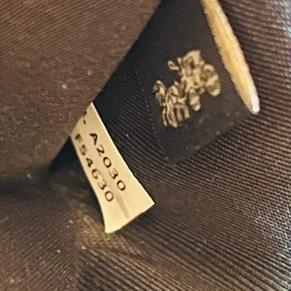 𝐂𝐎𝐀𝐂𝐇 𝐀𝐜𝐜𝐨𝐫𝐝𝐢𝐚𝐧 𝐙𝐢𝐩 𝐖𝐚𝐥𝐥𝐞𝐭 - Picture 5 of 5